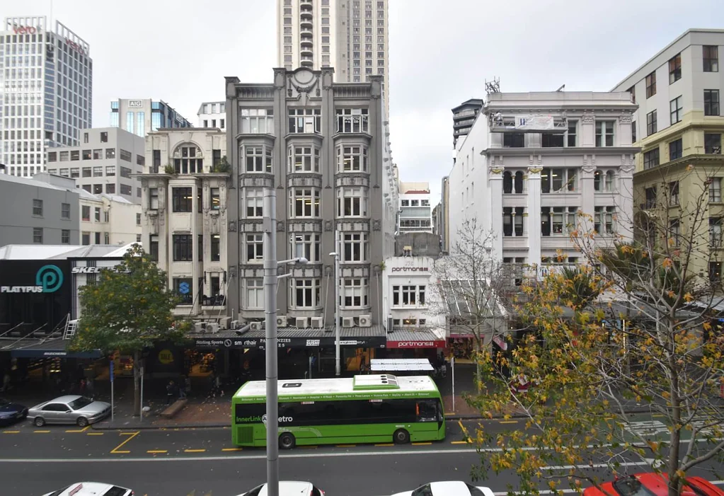 Auckland Central TIDY COST EFFECTIVE OFFICE ON QUEEN STREET