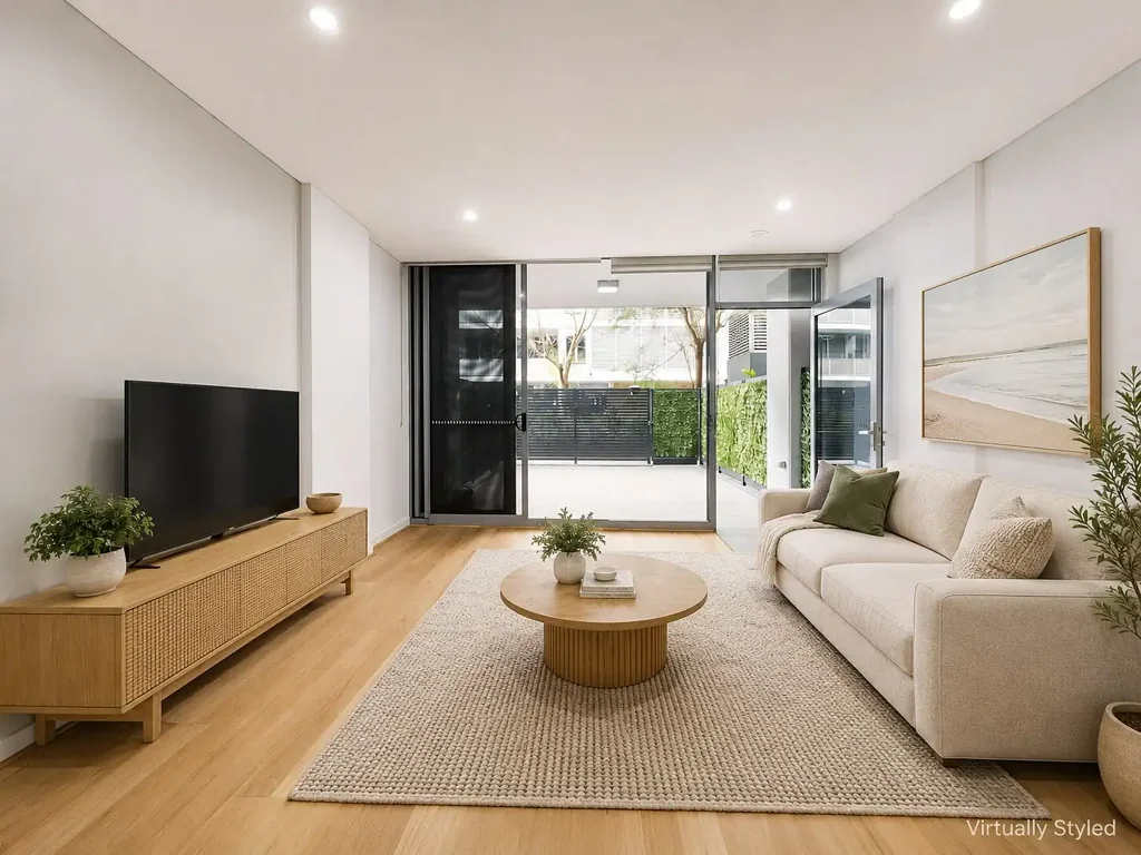Stylish courtyard apartment moments from the waterfront