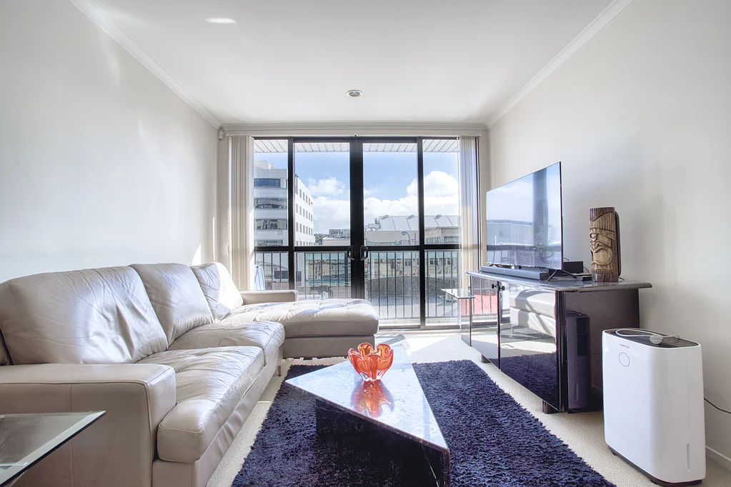 Newmarket 2 Bedroom Hot Opportunity! Act Fast