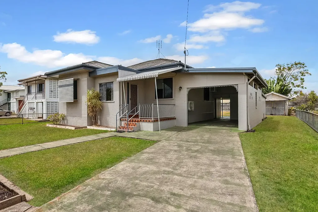 Ingham 2બેડરૂમ Charming Home in Prime Location with Unlimited Potential