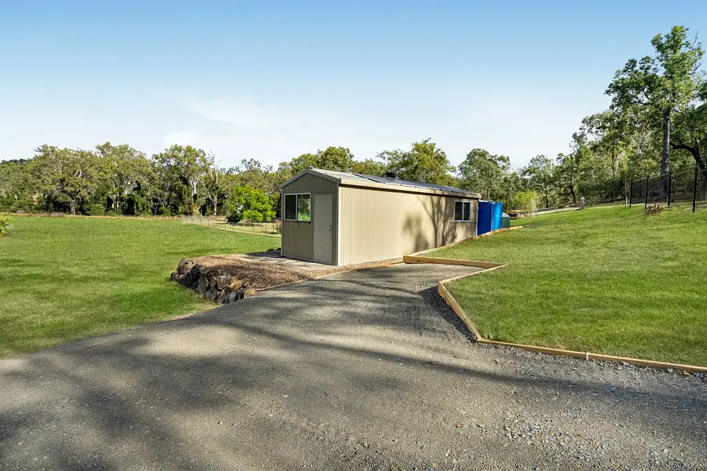 Biarra Country Escape Ready to Enjoy - 2,023m² with Studio, Solar & Rural Serenity!