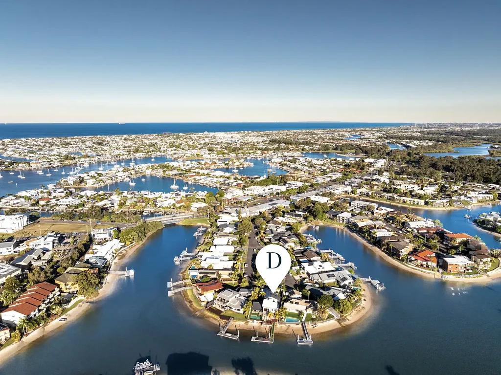 Mooloolaba 6房  Stunning Mooloolaba Waterfront Home