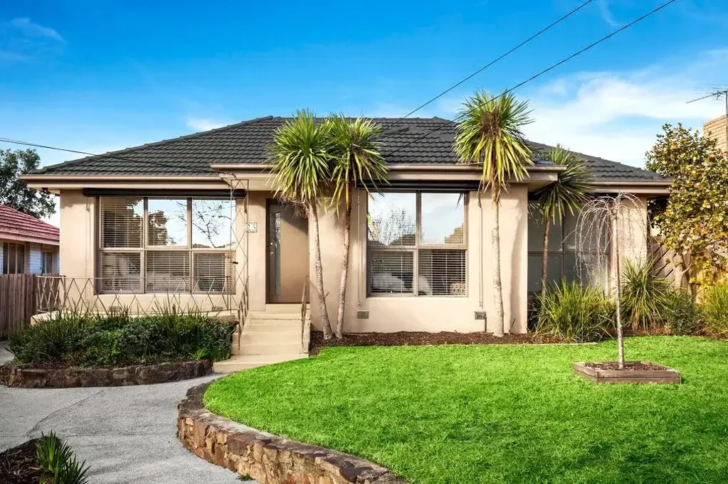 Prime Lifestyle Location with Flexible Family Living