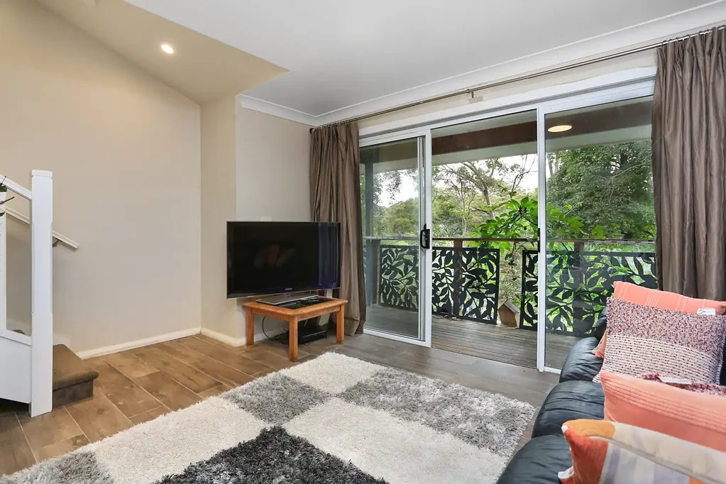 ONE BEDROOM - STUDIO STYLE APARTMENT