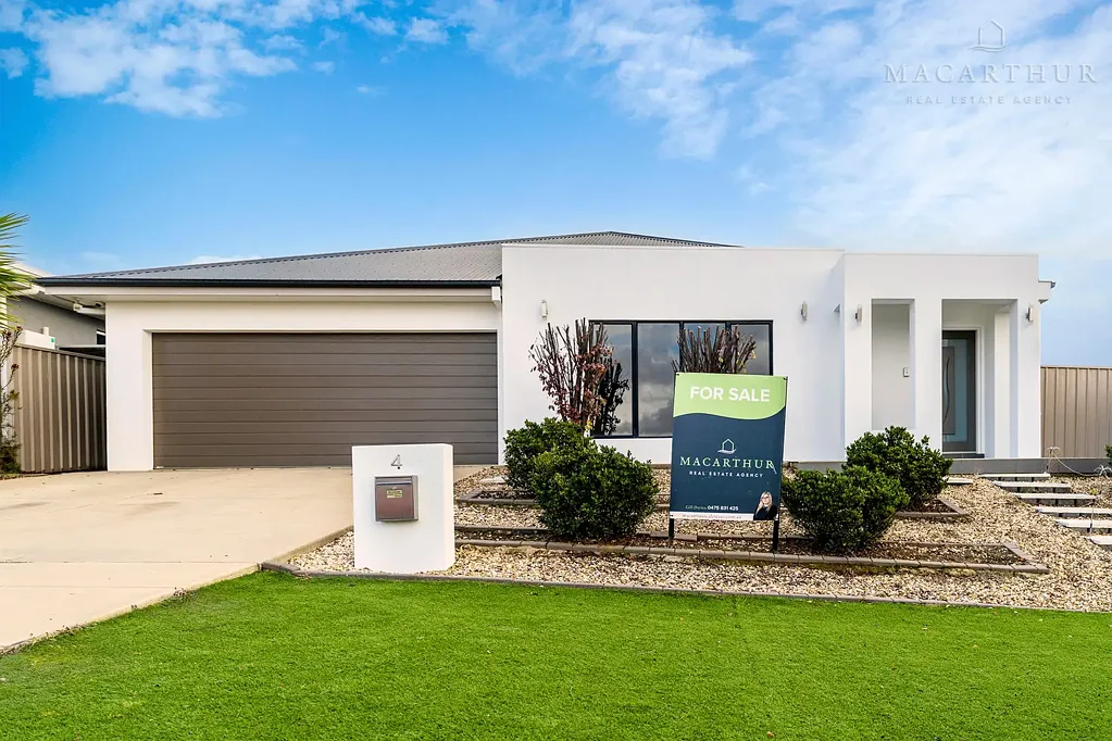 4 Waterhouse Avenue, Lloyd, NSW 2650