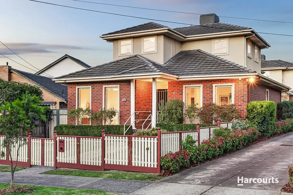 Blackburn South 3Moenga Ground-Floor Master Living with North-Facing Space & Flexibility