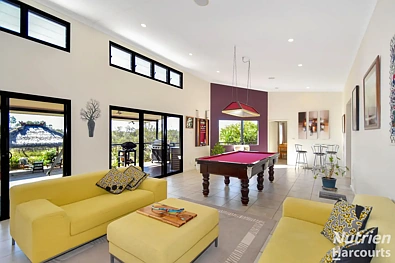 Connellan 5 Slaapkamer Architecturally Designed Homestead!