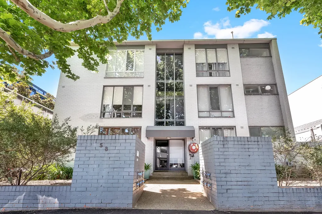 North-facing modern retreat