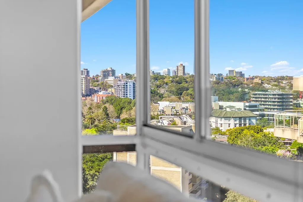 Elizabeth Bay Top-floor Studio with Separate-title Parking, Views & a Unique Connection to Potts Point
