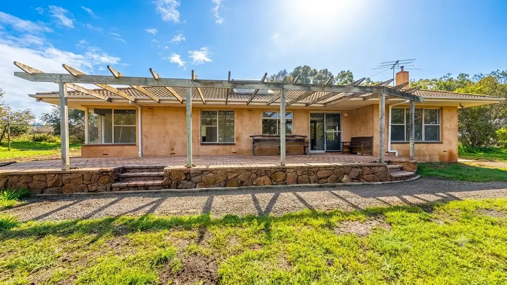 Secluded Country Living in the Heart of McLaren Flat