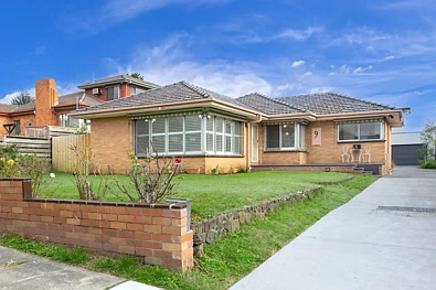 Frankston 4房 500sqm宽敞土地 精心翻新四卧 空置随时入住 未来细分潜力 步行可达医院大学CBD Land-Rich Central Frankston Holding | Move In, Invest or Develop (STCA)