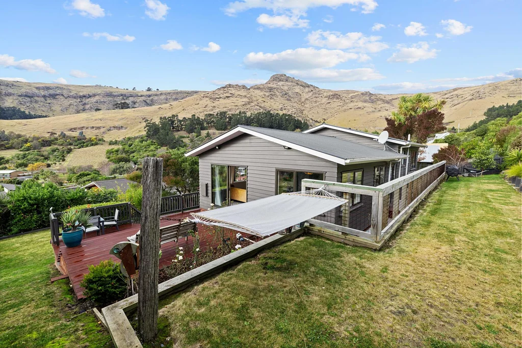 Heathcote Valley 3房  Hidden Valley Gem: Elevated Views & Easy Living