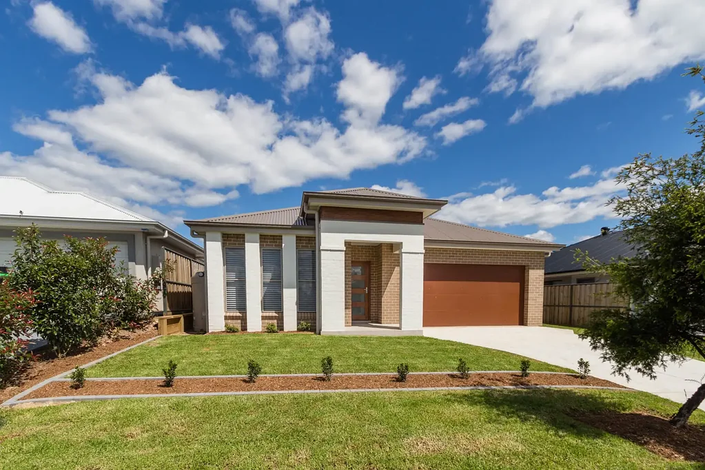 MODERN FAMILY HOME IN REDBANK ESTATE