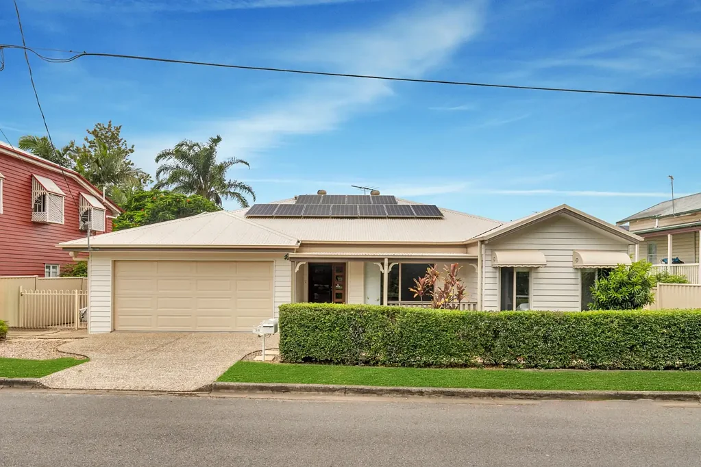 LOW SET EXECUTIVE RESIDENCE