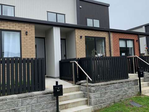 Pet Friendly 3 bedroom townhouse - Available Now!
