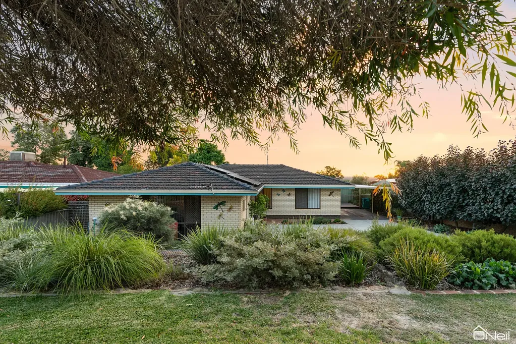 Kelmscott 3房  THE LOCATION - THE HOME - THIS IS CLIFTON HILLS AT ITS BEST!