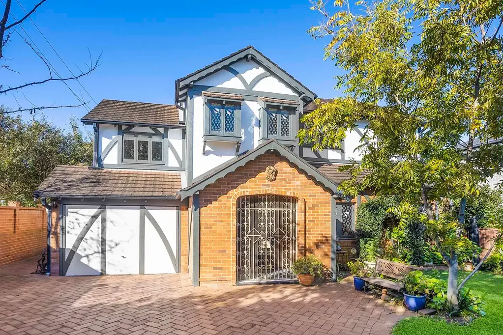 2 Ribbon Gum Close, Alfords Point, NSW 2234