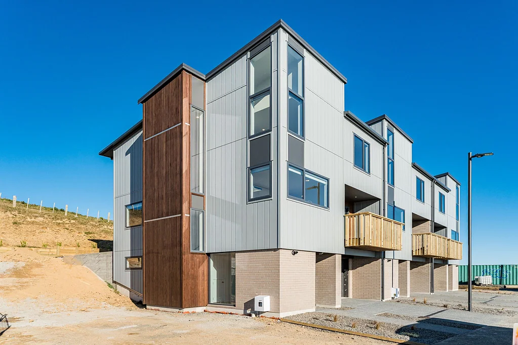 Newlands 4chambre Woodridge 'Massive Townhouses'