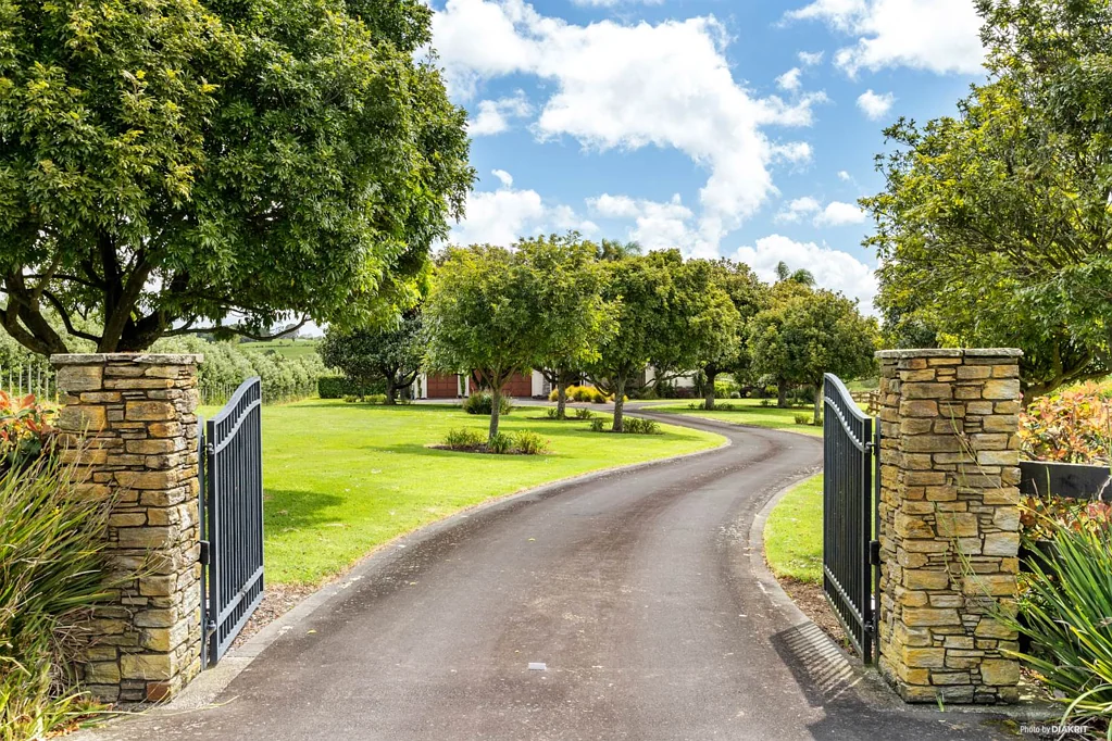 Karaka 5chambre Luxury Home Selling Under CV!