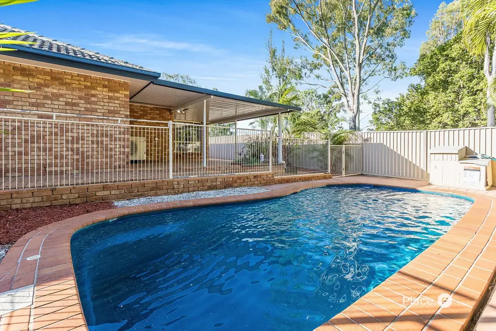 Rothwell 4Moenga A Brick and Tile to make you Smile!