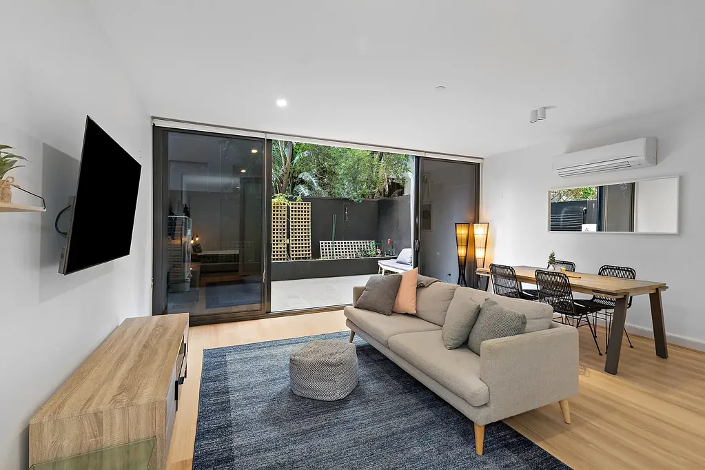 Melbourne 1બેડરૂમ Contemporary space, chic style and spectacular courtyard!