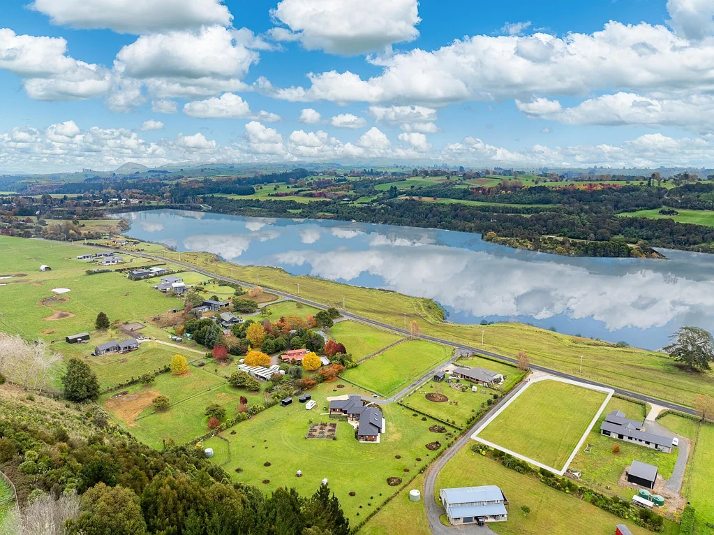 Karapiro Premium River View Section