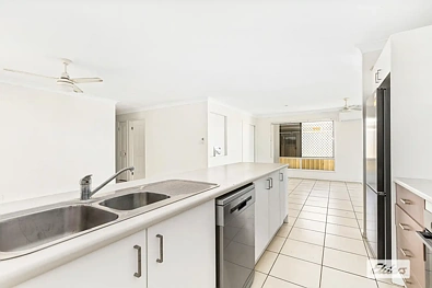 14 Scenic Drive, Emerald, QLD 4720, 4 slaapkamers, 2 badkamers, House
