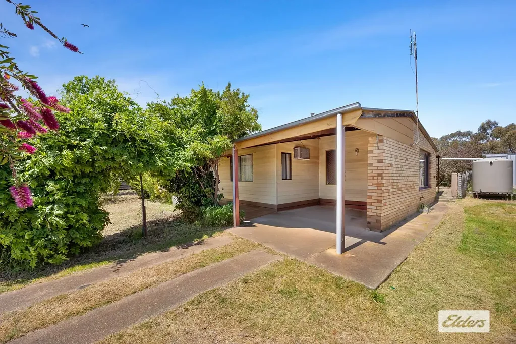 Stawell 3 Bedroom Needs completing-But So Much Potential