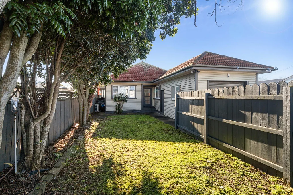 Manurewa 3Moenga Charming Bungalow - Walk to Everything!