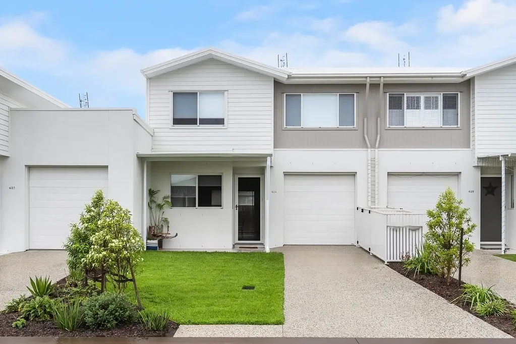 Maroochydore 3 Bedroom Effortless Coastal Living, Walk to the River!