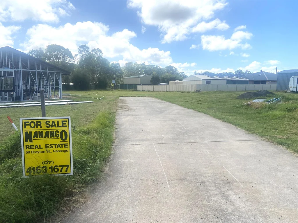 Nanango 纳兰戈CBD旁 2.2公里 黄金地段 short walk至高尔夫 布里斯班2.5小时 图沃omba1.5小时 Vacant Land Approximately 450m Away From The Golf Course