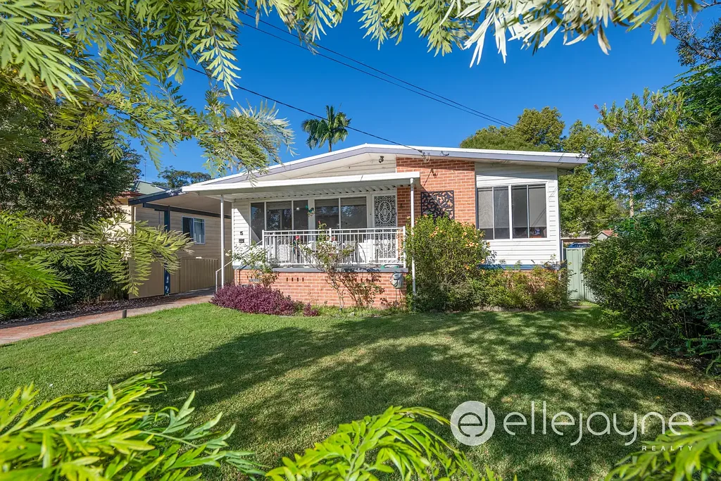 Dora Creek 3 Bedroom Charming Three-Bedroom Home with Endless Potential - Dora Creek