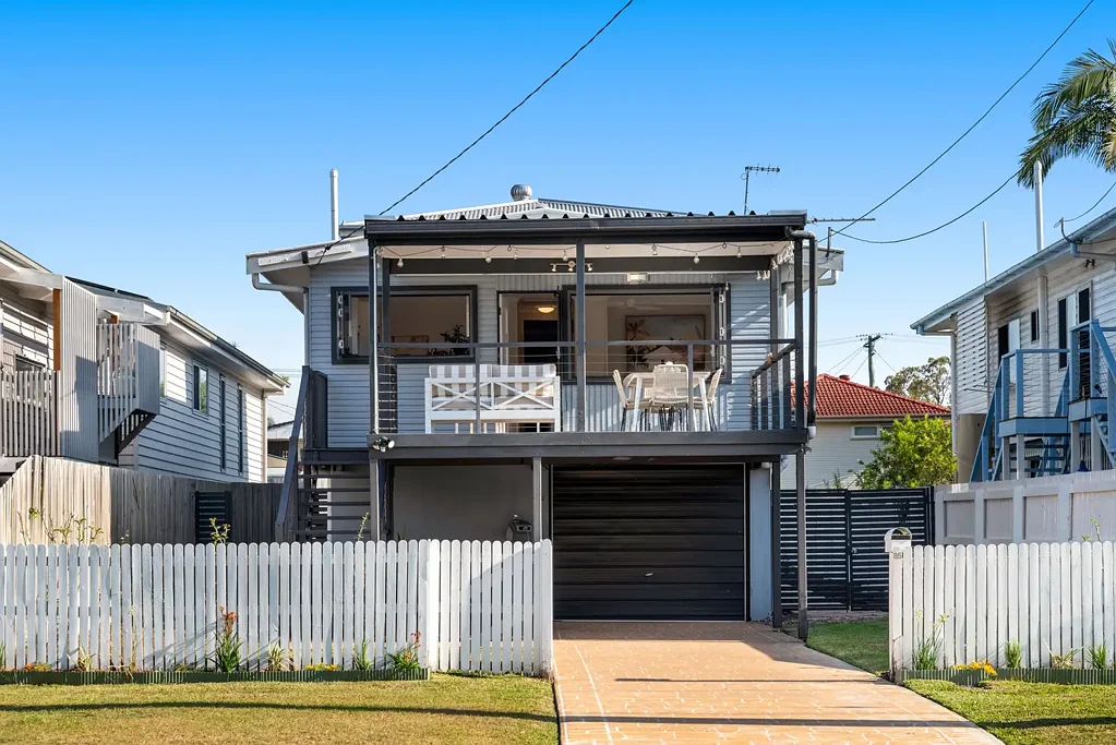 Carina 3Kwarto Park-fronted outlooks, sublime space, entertaining & flexibility in the Mayfield SS catchment