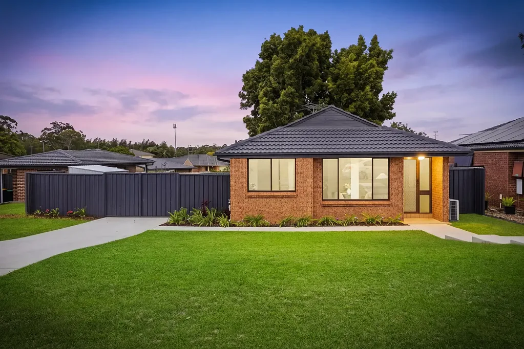 Erskine Park 3Zimmer Beautifully Renovated with Side Access and plenty of Potential