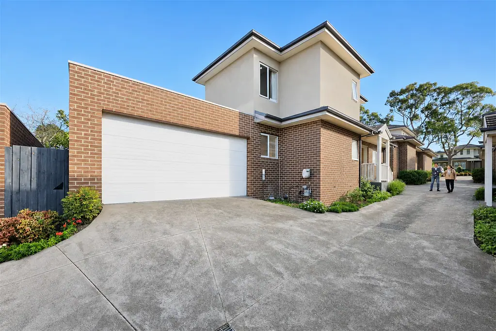 Stylish Three-Bedroom Townhouse in a Prime Wantirna South Pocket