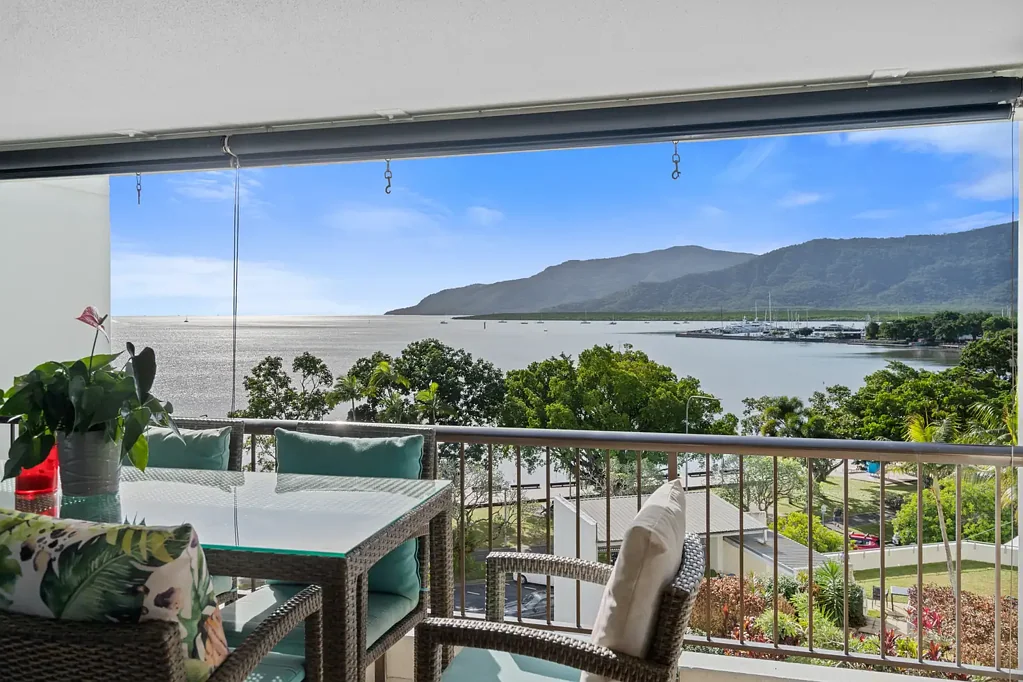 Cairns City 2 Bedroom Absolute esplanade position with breathtaking views