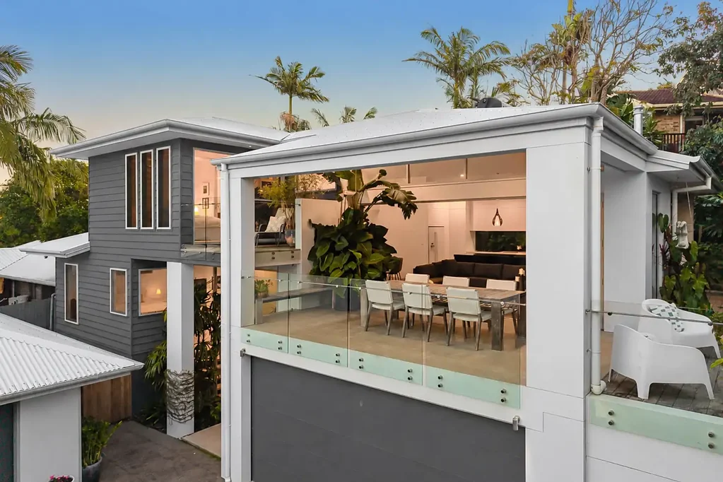 Byron Bay 3Zimmer A Perfectly Designed Multi-level Masterpiece with Lush Tropical Surrounds
