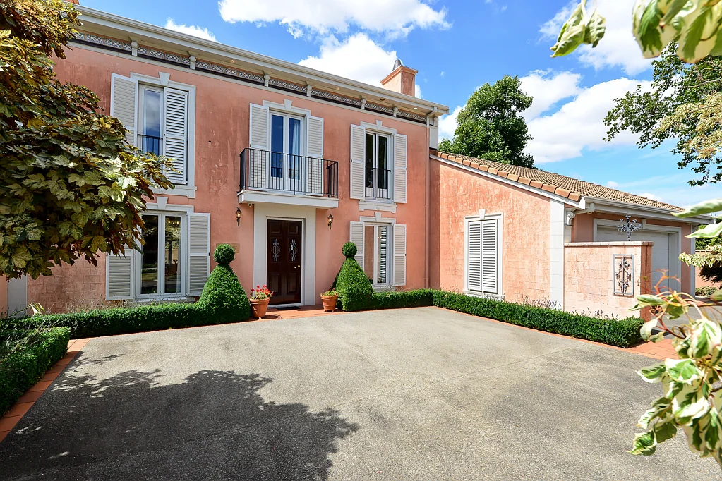 Flagstaff 3房  Viva La Villa Carnot