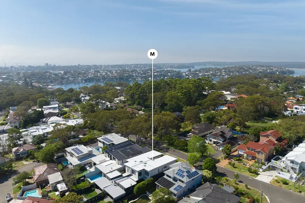 Caringbah South 4房 堆叠石材外墙 高天花板储藏 智能家居控制 宽敞全高窗户 美食石材厨房 户外泳池庭院 主套房双淋浴 设计师浴室硬木地板 尊贵Caringbah South位置 Architectural Masterpiece in Caringbah South