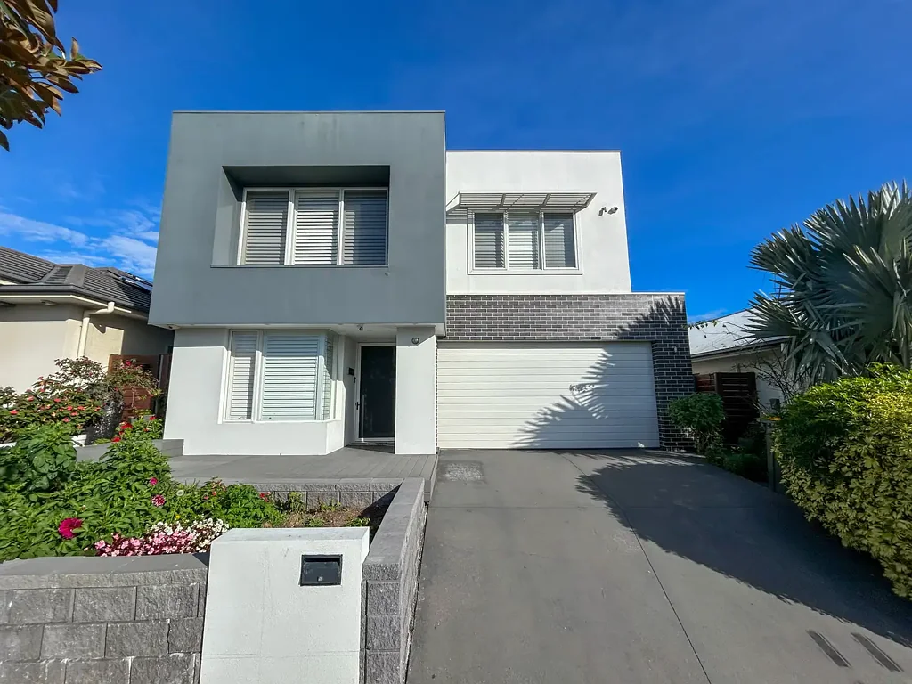 Executive Family Living with Theatre, Entertainer's Alfresco & Luxury Finishes