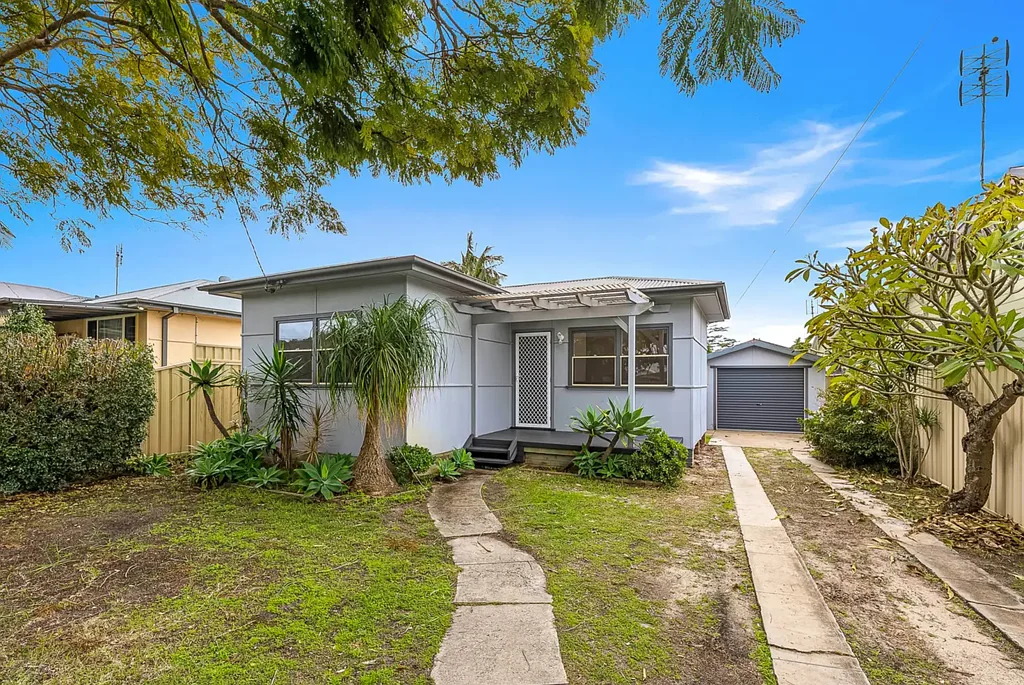 Woy Woy 3房  Well Presented Cottage with North Facing Backyard