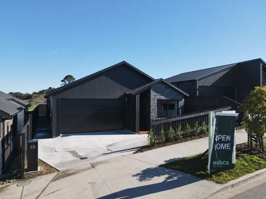 Orewa 4Moenga Rare as Hen's Teeth - Double Garage!!