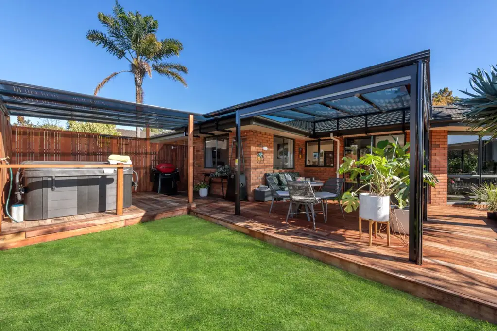 Beachlands 3 Bedroom HAPPY DAYS!