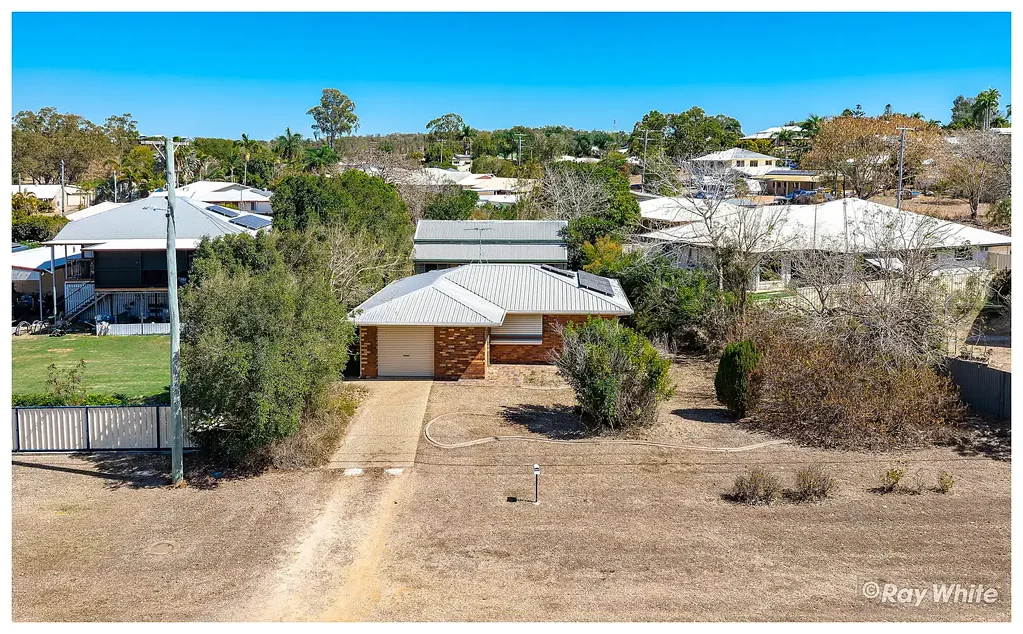 Gracemere 3कमरा Low-Set Brick Home on a Generous 953m2 Block