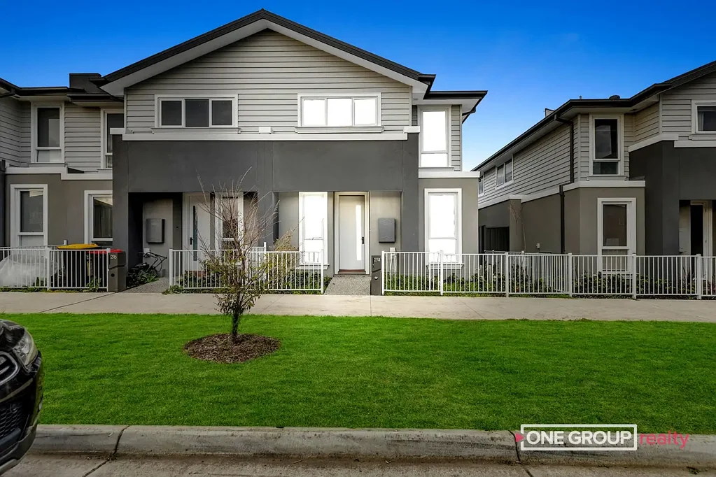Modern 4-Bedroom Townhouse in Prime Craigieburn Location