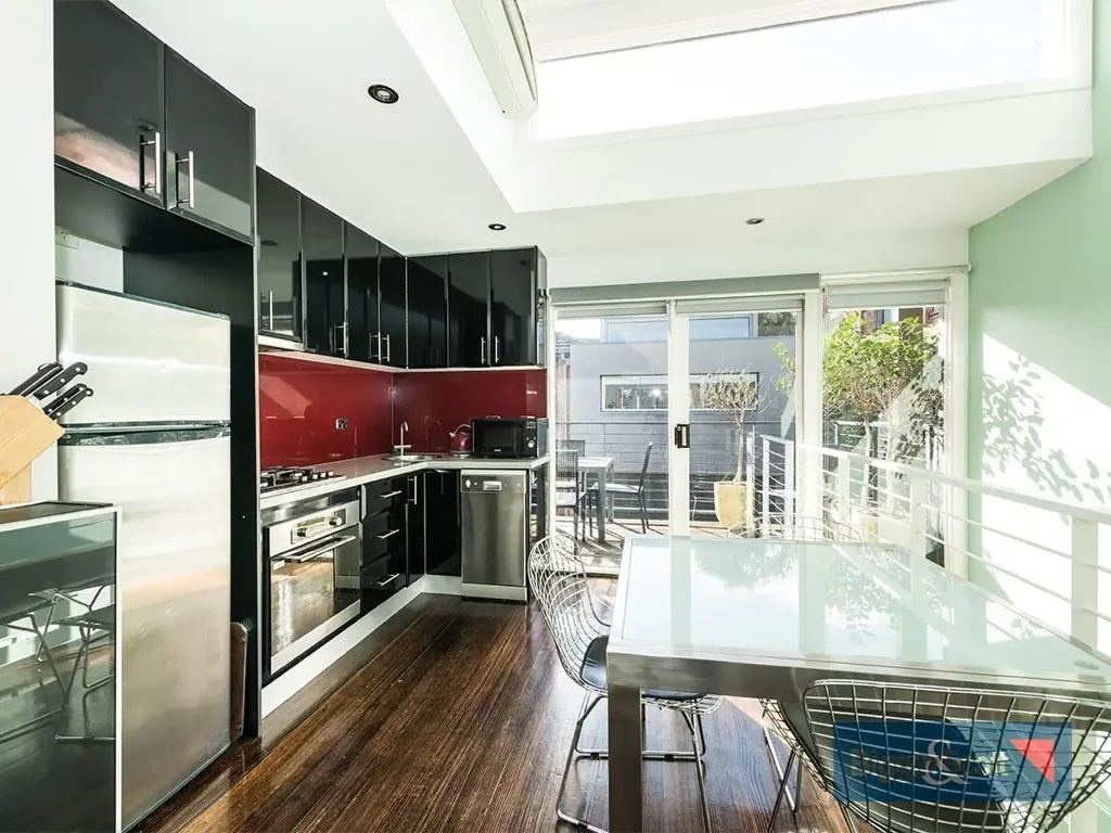 MODERN 1 BEDROOM  APARTMENT!