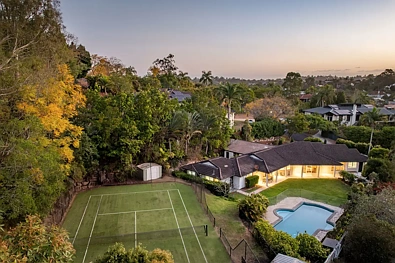 Kenmore Hills 5कमरा AUCTION ONSITE - 31/10 @ 4PM

Country estate lifestyle, 2161sqm with pool and tennis court