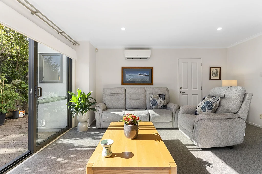 2/102 Greenhithe Road, Greenhithe, North Shore City, Auckland