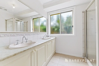 8 EDGBASTON CCT, BERWICK VIC 3806, 5 कमरे, 2 बाथरूम, House