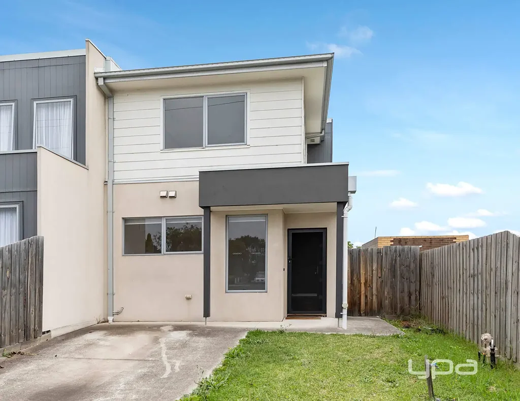 Stylish 2-Bedroom Home with Ensuites & Tranquil Backyard - Prime Maidstone Location